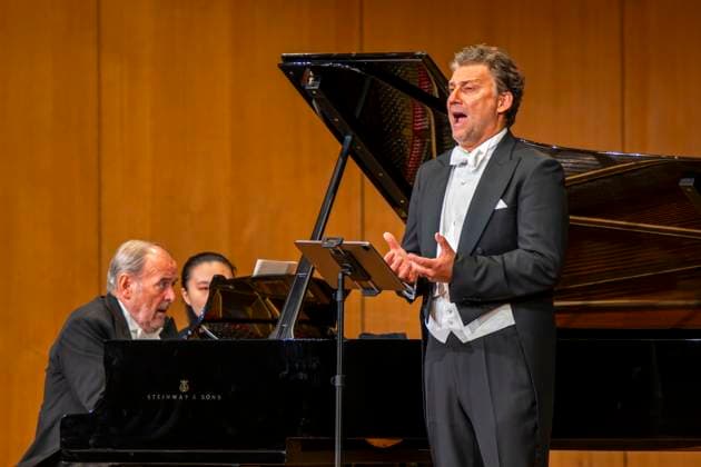 30 09 2025, International Classical Music Festival Festival of Nations 2025, at the Kurhaus Bad Wörishofen Unterallgäu , special concert with star tenor Jonas Kaufmann recital with his piano partner Helmut Deutsch 30 09 2025, Classical Music Festival Bad Wörishofen 30 09 2025, Classical Music Festival Bad Wörishofen