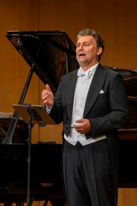 30 09 2025, International Classical Music Festival Festival of Nations 2025, at the Kurhaus Bad Wörishofen Unterallgäu , special concert with star tenor Jonas Kaufmann recital with his piano partner Helmut Deutsch 30 09 2025, Classical Music Festival Bad Wörishofen 30 09 2025, Classical Music Festival Bad Wörishofen