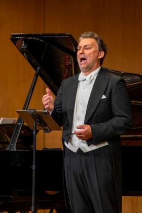 30 09 2025, International Classical Music Festival Festival of Nations 2025, at the Kurhaus Bad Wörishofen Unterallgäu , special concert with star tenor Jonas Kaufmann recital with his piano partner Helmut Deutsch 30 09 2025, Classical Music Festival Bad Wörishofen 30 09 2025, Classical Music Festival Bad Wörishofen