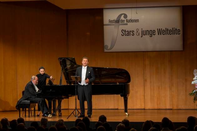 30 09 2025, International Classical Music Festival Festival of Nations 2025, at the Kurhaus Bad Wörishofen Unterallgäu , special concert with star tenor Jonas Kaufmann recital with his piano partner Helmut Deutsch 30 09 2025, Classical Music Festival Bad Wörishofen 30 09 2025, Classical Music Festival Bad Wörishofen