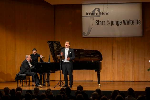 30 09 2025, International Classical Music Festival Festival of Nations 2025, at the Kurhaus Bad Wörishofen Unterallgäu , special concert with star tenor Jonas Kaufmann recital with his piano partner Helmut Deutsch 30 09 2025, Classical Music Festival Bad Wörishofen 30 09 2025, Classical Music Festival Bad Wörishofen