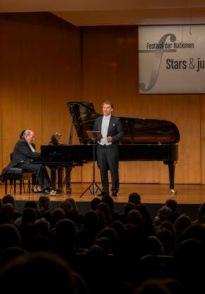 30 09 2025, International Classical Music Festival Festival of Nations 2025, at the Kurhaus Bad Wörishofen Unterallgäu , special concert with star tenor Jonas Kaufmann recital with his piano partner Helmut Deutsch 30 09 2025, Classical Music Festival Bad Wörishofen 30 09 2025, Classical Music Festival Bad Wörishofen