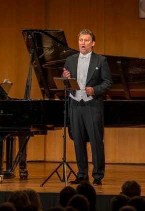 30 09 2025, International Classical Music Festival Festival of Nations 2025, at the Kurhaus Bad Wörishofen Unterallgäu , special concert with star tenor Jonas Kaufmann recital with his piano partner Helmut Deutsch 30 09 2025, Classical Music Festival Bad Wörishofen 30 09 2025, Classical Music Festival Bad Wörishofen