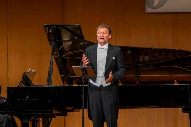30 09 2025, International Classical Music Festival Festival of Nations 2025, at the Kurhaus Bad Wörishofen Unterallgäu , special concert with star tenor Jonas Kaufmann recital with his piano partner Helmut Deutsch 30 09 2025, Classical Music Festival Bad Wörishofen 30 09 2025, Classical Music Festival Bad Wörishofen