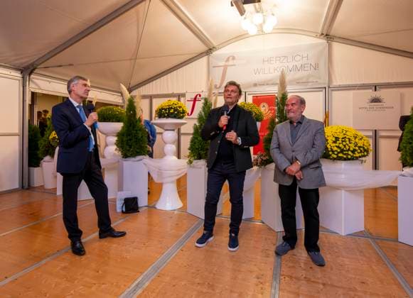 30 09 2025, International Classical Music Festival Festival of Nations 2025, at the Kurhaus Bad Wörishofen Unterallgäu , special concert with star tenor Jonas Kaufmann recital with his piano partner Helmut Deutsch Intendant Winfried Roch li, Türkheim and Jonas Kaufmann with at the subsequent meet and greet in the VIP tent 30