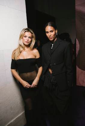 Brooks Nader et Cindy Bruna au défilé Messika Collection Prêt à Porter Printemps Été 2026 lors de la Fashion Week de Paris PFW , le 3 octobre 2026 ? Sam Delpech Bestimage Brooks Nader and Cindy Bruna at Messika Fashion Show Ready to Wear Collection Spring Summer 2026 during Paris Fashion Week on 3, October, 2026 Paris France  Copyright: xSamxDelpechx xBestimagexSamxDelpechx xBestimagex