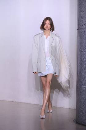 PFW - Vaillant Runway A model walks during the Vaillant show as part of Paris Fashion Week in Paris, France on October 03, 2025. Photo by Jerome Domine ABACAPRESS.COM  Copyright: xDominexJerome ABACAx
