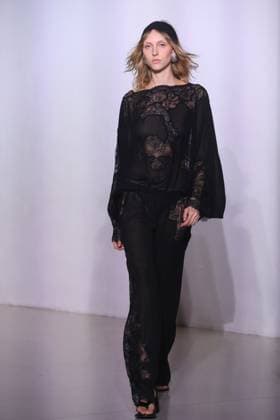 PFW - Vaillant Runway A model walks during the Vaillant show as part of Paris Fashion Week in Paris, France on October 03, 2025. Photo by Jerome Domine ABACAPRESS.COM  Copyright: xDominexJerome ABACAx