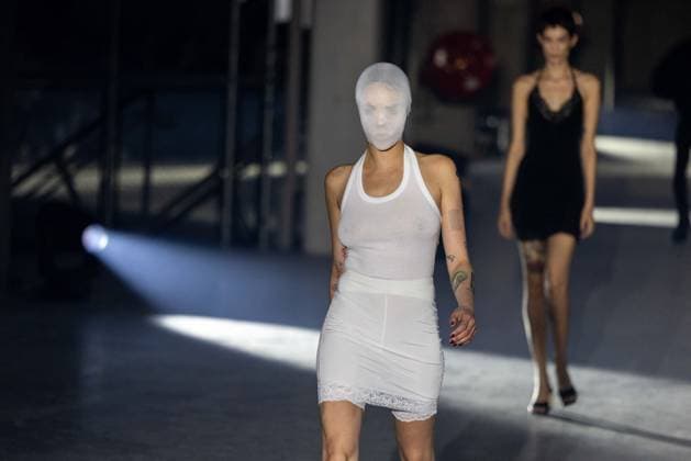 Vetements Womenswear Runway - PFW A mannequin model walks during the Vetements Womenswear Spring Summer 2026 show as part of Paris Fashion Week (PFW) on October 3, 2025 in Paris, France. Photo by Alexis Jumeau ABACAPRESS.COM Paris France  Copyright: xJumeauxAlexis ABACAx