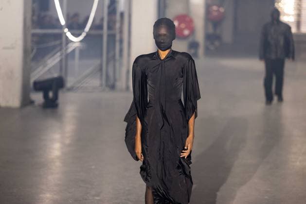 Vetements Womenswear Runway - PFW A mannequin model walks during the Vetements Womenswear Spring Summer 2026 show as part of Paris Fashion Week (PFW) on October 3, 2025 in Paris, France. Photo by Alexis Jumeau ABACAPRESS.COM Paris France  Copyright: xJumeauxAlexis ABACAx