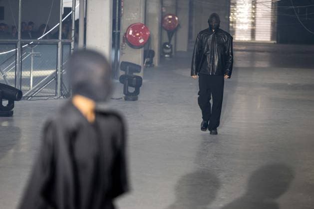 Vetements Womenswear Runway - PFW A mannequin model walks during the Vetements Womenswear Spring Summer 2026 show as part of Paris Fashion Week (PFW) on October 3, 2025 in Paris, France. Photo by Alexis Jumeau ABACAPRESS.COM Paris France  Copyright: xJumeauxAlexis ABACAx