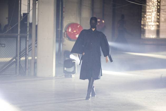 Vetements Womenswear Runway - PFW A mannequin model walks during the Vetements Womenswear Spring Summer 2026 show as part of Paris Fashion Week (PFW) on October 3, 2025 in Paris, France. Photo by Alexis Jumeau ABACAPRESS.COM Paris France  Copyright: xJumeauxAlexis ABACAx