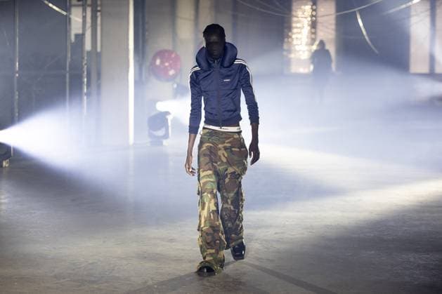 Vetements Womenswear Runway - PFW A mannequin model walks during the Vetements Womenswear Spring Summer 2026 show as part of Paris Fashion Week (PFW) on October 3, 2025 in Paris, France. Photo by Alexis Jumeau ABACAPRESS.COM Paris France  Copyright: xJumeauxAlexis ABACAx