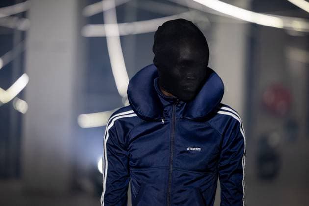 Vetements Womenswear Runway - PFW A mannequin model walks during the Vetements Womenswear Spring Summer 2026 show as part of Paris Fashion Week (PFW) on October 3, 2025 in Paris, France. Photo by Alexis Jumeau ABACAPRESS.COM Paris France  Copyright: xJumeauxAlexis ABACAx