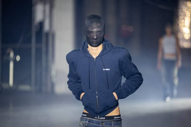 Vetements Womenswear Runway - PFW A mannequin model walks during the Vetements Womenswear Spring Summer 2026 show as part of Paris Fashion Week (PFW) on October 3, 2025 in Paris, France. Photo by Alexis Jumeau ABACAPRESS.COM Paris France  Copyright: xJumeauxAlexis ABACAx