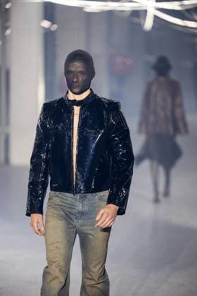 Vetements Womenswear Runway - PFW A mannequin model walks during the Vetements Womenswear Spring Summer 2026 show as part of Paris Fashion Week (PFW) on October 3, 2025 in Paris, France. Photo by Alexis Jumeau ABACAPRESS.COM Paris France  Copyright: xJumeauxAlexis ABACAx