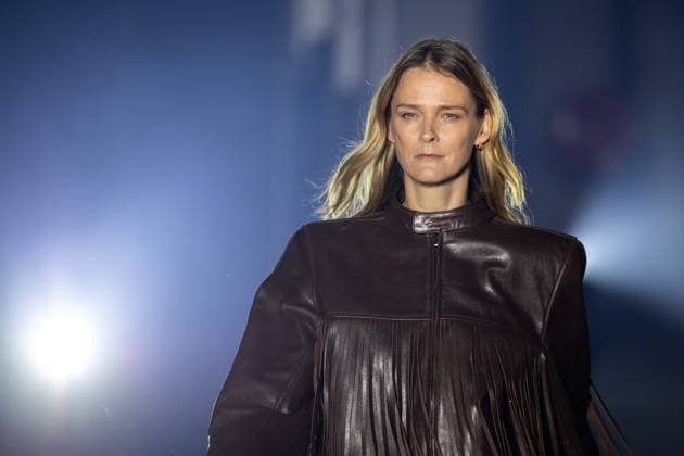 Vetements Womenswear Runway - PFW A mannequin model walks during the Vetements Womenswear Spring Summer 2026 show as part of Paris Fashion Week (PFW) on October 3, 2025 in Paris, France. Photo by Alexis Jumeau ABACAPRESS.COM Paris France  Copyright: xJumeauxAlexis ABACAx