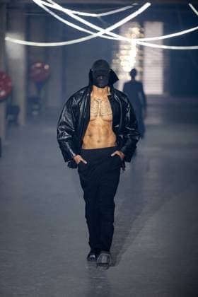 Vetements Womenswear Runway - PFW A mannequin model walks during the Vetements Womenswear Spring Summer 2026 show as part of Paris Fashion Week (PFW) on October 3, 2025 in Paris, France. Photo by Alexis Jumeau ABACAPRESS.COM Paris France  Copyright: xJumeauxAlexis ABACAx