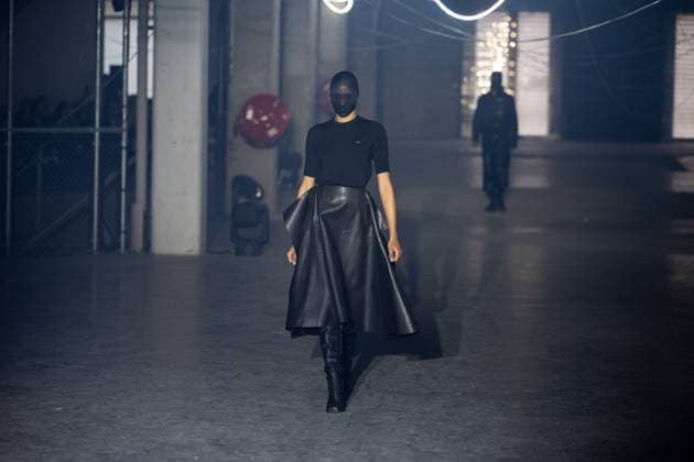 Vetements Womenswear Runway - PFW A mannequin model walks during the Vetements Womenswear Spring Summer 2026 show as part of Paris Fashion Week (PFW) on October 3, 2025 in Paris, France. Photo by Alexis Jumeau ABACAPRESS.COM Paris France  Copyright: xJumeauxAlexis ABACAx