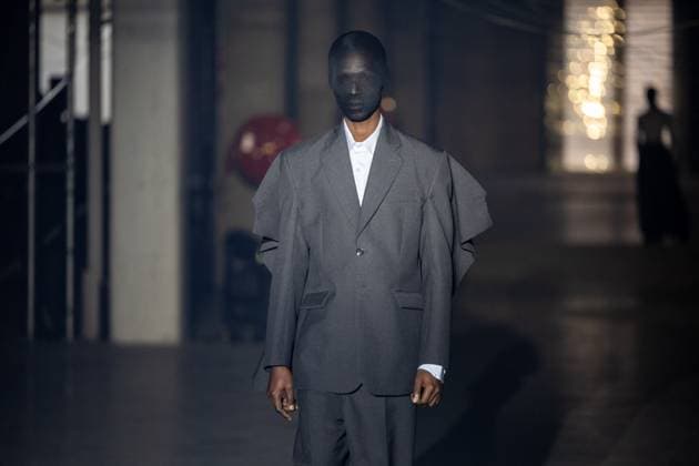 Vetements Womenswear Runway - PFW A mannequin model walks during the Vetements Womenswear Spring Summer 2026 show as part of Paris Fashion Week (PFW) on October 3, 2025 in Paris, France. Photo by Alexis Jumeau ABACAPRESS.COM Paris France  Copyright: xJumeauxAlexis ABACAx