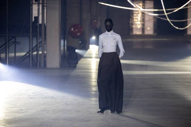 Vetements Womenswear Runway - PFW A mannequin model walks during the Vetements Womenswear Spring Summer 2026 show as part of Paris Fashion Week (PFW) on October 3, 2025 in Paris, France. Photo by Alexis Jumeau ABACAPRESS.COM Paris France  Copyright: xJumeauxAlexis ABACAx