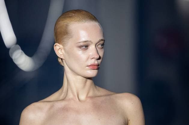 Vetements Womenswear Runway - PFW A mannequin model walks during the Vetements Womenswear Spring Summer 2026 show as part of Paris Fashion Week (PFW) on October 3, 2025 in Paris, France. Photo by Alexis Jumeau ABACAPRESS.COM Paris France  Copyright: xJumeauxAlexis ABACAx