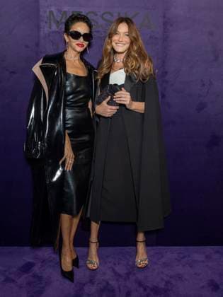 Farida Khelfa et Carla Bruni - Photo Call of Messika Fashion Show, Spring Summer 2026 Collection as part of Paris Fashion Week, France, October 13th 2025 Olivier Borde Bestimage Photo Call of Messika Fashion Show, Spring Summer 2026 Collection as part of Paris Fashion Week, France, October 3rd 2025 Paris France  Copyright: xOLIVIERxBORDEx xBESTIMAGExOLIVIERxBORDEx xBESTIMAGEx