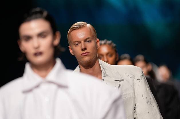 October 3, 2025, Lisbon, Portugal: A model walks the runway during 2B fashion show at ModaLisboa Base, Lisbon Fashion Week in Lisboa. Lisbon Portugal - ZUMAs197 20251003_aaa_s197_322 Copyright: xBrunoxdexCarvalhox