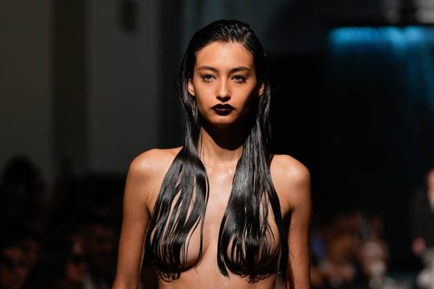 October 3, 2025, Lisbon, Portugal: A model walks the runway during 2B fashion show at ModaLisboa Base, Lisbon Fashion Week in Lisboa. Lisbon Portugal - ZUMAs197 20251003_aaa_s197_326 Copyright: xBrunoxdexCarvalhox