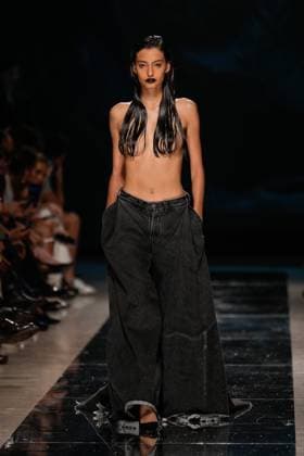 October 3, 2025, Lisbon, Portugal: A model walks the runway during 2B fashion show at ModaLisboa Base, Lisbon Fashion Week in Lisboa. Lisbon Portugal - ZUMAs197 20251003_aaa_s197_331 Copyright: xBrunoxdexCarvalhox
