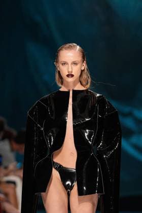 October 3, 2025, Lisbon, Portugal: A model walks the runway during 2B fashion show at ModaLisboa Base, Lisbon Fashion Week in Lisboa. Lisbon Portugal - ZUMAs197 20251003_aaa_s197_334 Copyright: xBrunoxdexCarvalhox