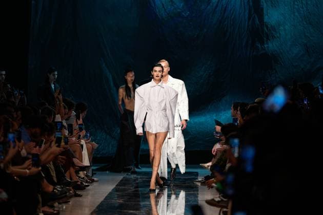 October 3, 2025, Lisbon, Portugal: A model walks the runway during 2B fashion show at ModaLisboa Base, Lisbon Fashion Week in Lisboa. Lisbon Portugal - ZUMAs197 20251003_aaa_s197_335 Copyright: xBrunoxdexCarvalhox