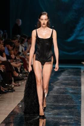 October 3, 2025, Lisbon, Portugal: A model walks the runway during 2B fashion show at ModaLisboa Base, Lisbon Fashion Week in Lisboa. Lisbon Portugal - ZUMAs197 20251003_aaa_s197_338 Copyright: xBrunoxdexCarvalhox