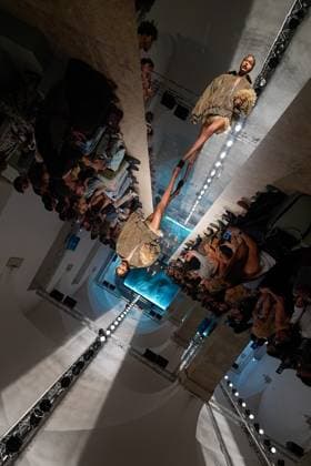 October 3, 2025, Lisbon, Portugal: A model walks the runway during 2B fashion show at ModaLisboa Base, Lisbon Fashion Week in Lisboa. Lisbon Portugal - ZUMAs197 20251003_aaa_s197_339 Copyright: xBrunoxdexCarvalhox
