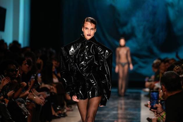 October 3, 2025, Lisbon, Portugal: A model walks the runway during 2B fashion show at ModaLisboa Base, Lisbon Fashion Week in Lisboa. Lisbon Portugal - ZUMAs197 20251003_aaa_s197_342 Copyright: xBrunoxdexCarvalhox
