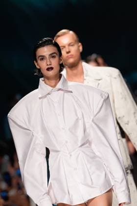 October 3, 2025, Lisbon, Portugal: A model walks the runway during 2B fashion show at ModaLisboa Base, Lisbon Fashion Week in Lisboa. Lisbon Portugal - ZUMAs197 20251003_aaa_s197_353 Copyright: xBrunoxdexCarvalhox