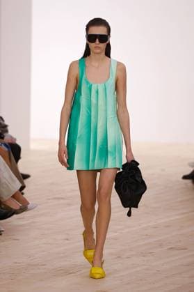 (251004) -- PARIS, Oct. 4, 2025 -- A model presents creations from the ready-to-wear Spring Summer 2026 collections by Loewe during the Paris Fashion Week, in Paris, France, on Oct. 3, 2025. ( Handout via Xinhua) FRANCE-PARIS-FASHION WEEK-LOEWE MeetEurope 
