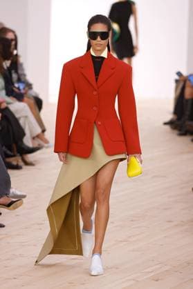 (251004) -- PARIS, Oct. 4, 2025 -- A model presents creations from the ready-to-wear Spring Summer 2026 collections by Loewe during the Paris Fashion Week, in Paris, France, on Oct. 3, 2025. ( Handout via Xinhua) FRANCE-PARIS-FASHION WEEK-LOEWE MeetEurope 