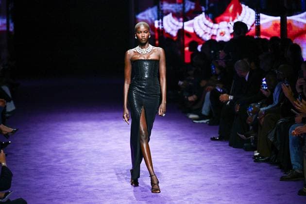 PFW Messika Runway A model walks the runway during the Messika Womenswear Spring Summer 2026 show as part of Paris Fashion Week in Paris, France on October 03, 2025. Photo by Aurore Marechal ABACAPRESS.COM Paris France  Copyright: xMarechalxAurore ABACAx
