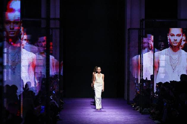 PFW Messika Runway A model walks the runway during the Messika Womenswear Spring Summer 2026 show as part of Paris Fashion Week in Paris, France on October 03, 2025. Photo by Aurore Marechal ABACAPRESS.COM Paris France  Copyright: xMarechalxAurore ABACAx