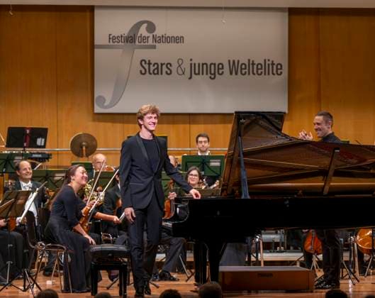 03 10 2025, International Classical Music Festival Festival of Nations 2025, at the Kurhaus Bad Wörishofen Unterallgäu , Jan Lisiecki piano and the Mozarteum Orchestra 03 10 2025, Classical Music Festival Bad Wörishofen 03 10 2025, Classical Music Festival Bad Wörishofen