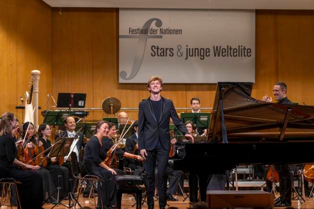 03 10 2025, International Classical Music Festival Festival of Nations 2025, at the Kurhaus Bad Wörishofen Unterallgäu , Jan Lisiecki piano and the Mozarteum Orchestra 03 10 2025, Classical Music Festival Bad Wörishofen 03 10 2025, Classical Music Festival Bad Wörishofen