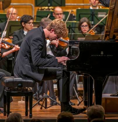 03 10 2025, International Classical Music Festival Festival of Nations 2025, at the Kurhaus Bad Wörishofen Unterallgäu , Jan Lisiecki piano and the Mozarteum Orchestra 03 10 2025, Classical Music Festival Bad Wörishofen 03 10 2025, Classical Music Festival Bad Wörishofen