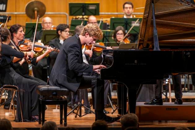 03 10 2025, International Classical Music Festival Festival of Nations 2025, at the Kurhaus Bad Wörishofen Unterallgäu , Jan Lisiecki piano and the Mozarteum Orchestra 03 10 2025, Classical Music Festival Bad Wörishofen 03 10 2025, Classical Music Festival Bad Wörishofen