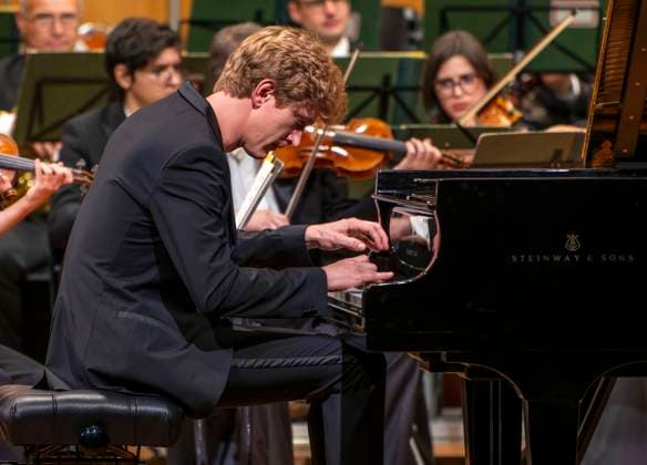 03 10 2025, International Classical Music Festival Festival of Nations 2025, at the Kurhaus Bad Wörishofen Unterallgäu , Jan Lisiecki piano and the Mozarteum Orchestra 03 10 2025, Classical Music Festival Bad Wörishofen 03 10 2025, Classical Music Festival Bad Wörishofen