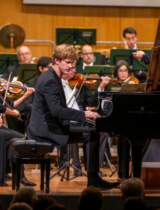 03 10 2025, International Classical Music Festival Festival of Nations 2025, at the Kurhaus Bad Wörishofen Unterallgäu , Jan Lisiecki piano and the Mozarteum Orchestra 03 10 2025, Classical Music Festival Bad Wörishofen 03 10 2025, Classical Music Festival Bad Wörishofen