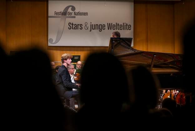 03 10 2025, International Classical Music Festival Festival of Nations 2025, at the Kurhaus Bad Wörishofen Unterallgäu , Jan Lisiecki piano and the Mozarteum Orchestra 03 10 2025, Classical Music Festival Bad Wörishofen 03 10 2025, Classical Music Festival Bad Wörishofen
