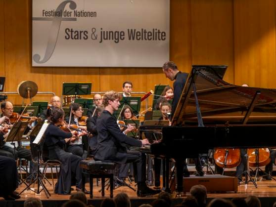 03 10 2025, International Classical Music Festival Festival of Nations 2025, at the Kurhaus Bad Wörishofen Unterallgäu , Jan Lisiecki piano and the Mozarteum Orchestra 03 10 2025, Classical Music Festival Bad Wörishofen 03 10 2025, Classical Music Festival Bad Wörishofen
