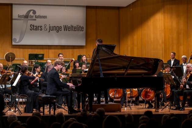 03 10 2025, International Classical Music Festival Festival of Nations 2025, at the Kurhaus Bad Wörishofen Unterallgäu , Jan Lisiecki piano and the Mozarteum Orchestra 03 10 2025, Classical Music Festival Bad Wörishofen 03 10 2025, Classical Music Festival Bad Wörishofen