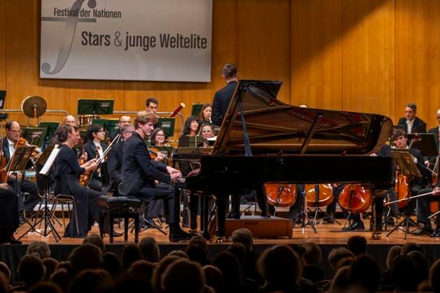 03 10 2025, International Classical Music Festival Festival of Nations 2025, at the Kurhaus Bad Wörishofen Unterallgäu , Jan Lisiecki piano and the Mozarteum Orchestra 03 10 2025, Classical Music Festival Bad Wörishofen 03 10 2025, Classical Music Festival Bad Wörishofen